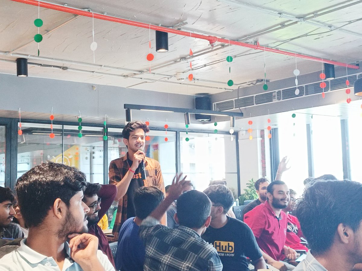 0xmdamaan's tweet photo. Having a session on Fastn and learning more about how to build portfolio on it and today will leave the room with a portfolio of my own 
#fastn_stack #fastn https://t.co/POCXdzrrBp