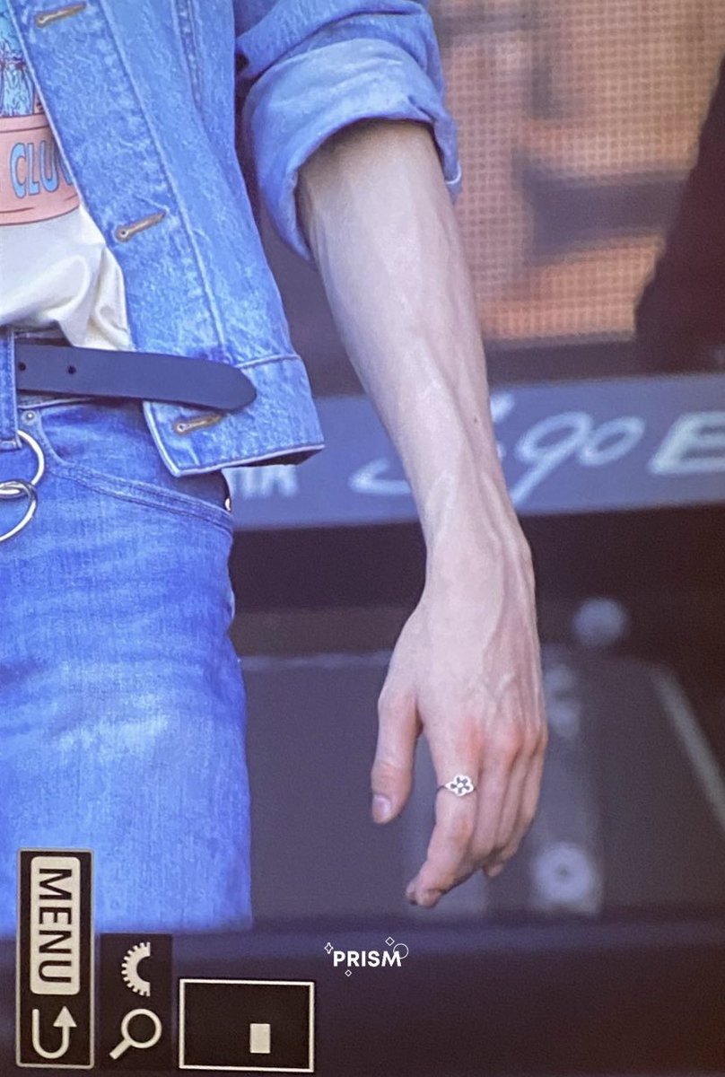 holy fucjdjd Jake’s hands????