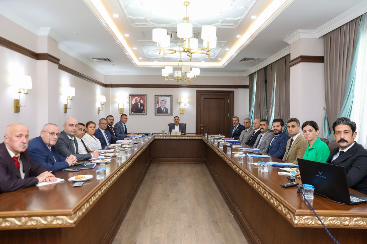 T.C. Burdur Valiliği (@burdurvalilik) on Twitter photo Valimiz Sn. <a href="/valiturkeroksuz/">Dr. Türker Öksüz</a>, kurum ziyaretleri kapsamında İl Özel İdaresini ziyaret ederek, kurumun genel durumu, tesisler, araç parkı, köylerin mevcut alt yapısı, 2023 yılı yatırım programı, devam eden kamu kurumu inşaatlarının son durumu ile ilgili kapsamlı brifing aldı. Valimiz Sn. <a href="/valiturkeroksuz/">Dr. Türker Öksüz</a>, kurum ziyaretleri kapsamında İl Özel İdaresini ziyaret ederek, kurumun genel durumu, tesisler, araç parkı, köylerin mevcut alt yapısı, 2023 yılı yatırım programı, devam eden kamu kurumu inşaatlarının son durumu ile ilgili kapsamlı brifing aldı.