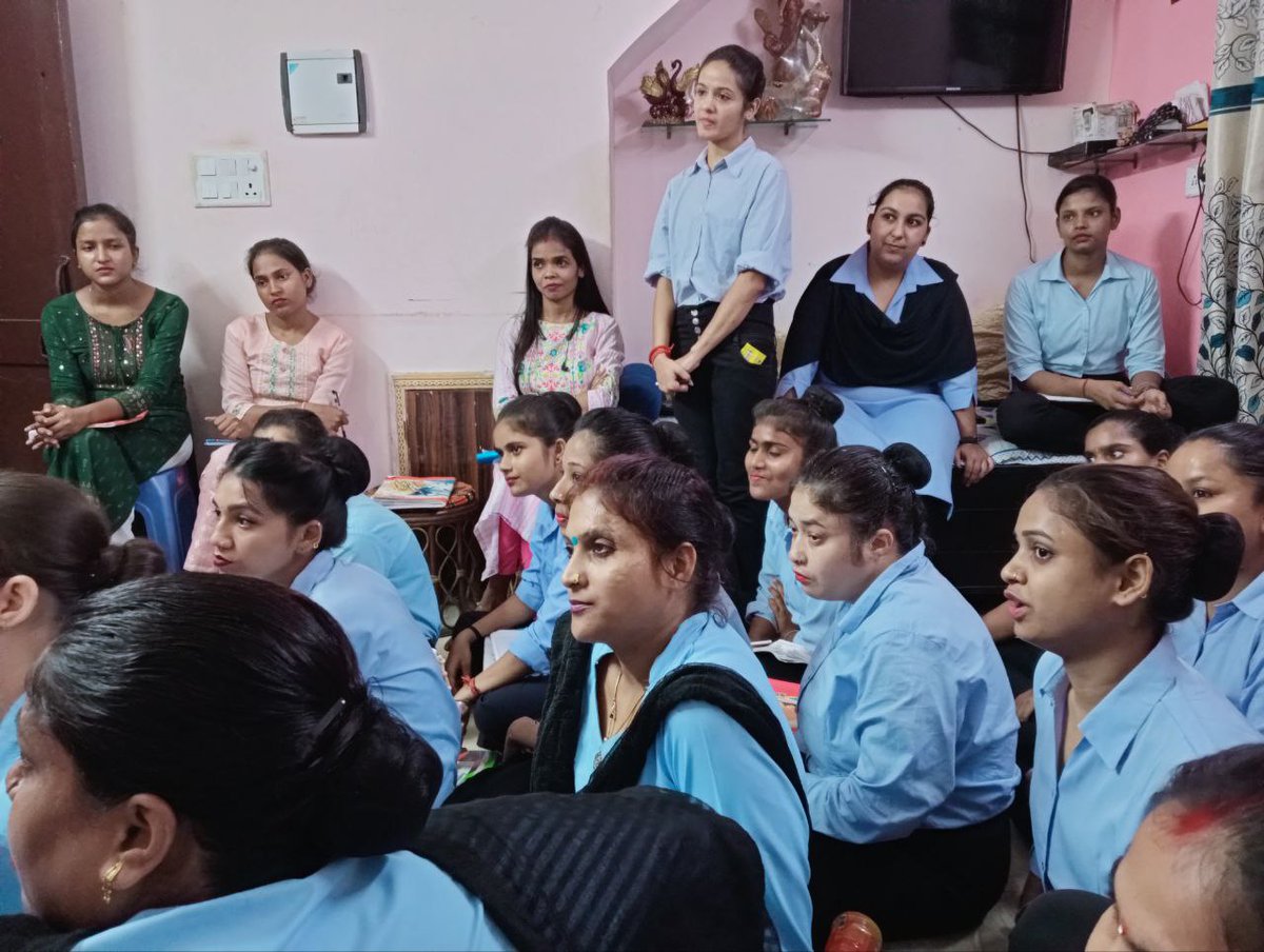 JoveConscious's tweet photo. Be Vocal, Be Empowered! 🗣️🎙️

Our recent session encouraged students to speak their minds and share their thoughts, problems, and ideas confidently. Join us in creating a brighter future by donating at https://t.co/xYKVwrfexp.

#BeVocal #Empowerment #JCFSession #DonateForChange https://t.co/TIRPoEsvAJ
