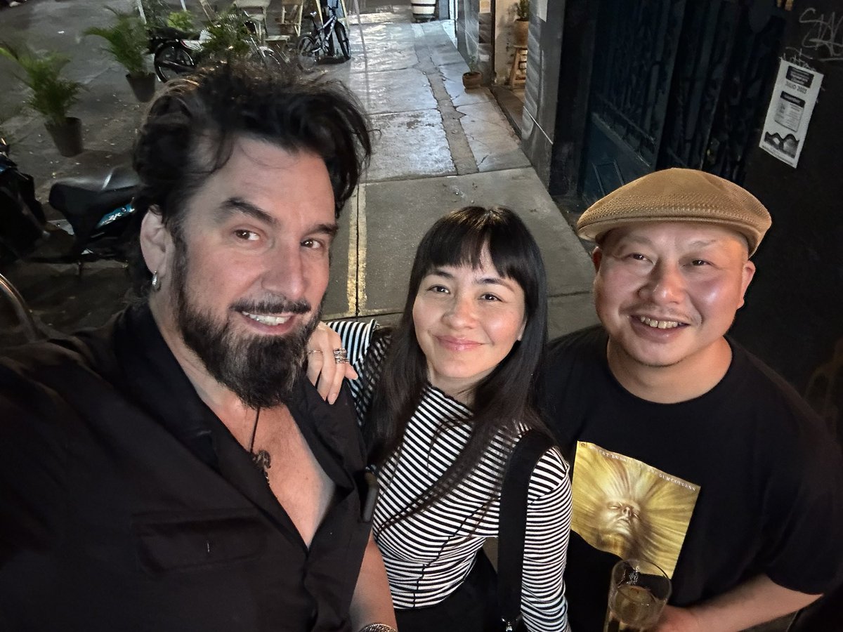 Hayassen's tweet photo. Hayassen Totalize Mexico Tour Indomita Burgers ⚡️🍔⚡️Indomita's burger was really good😋And I was happy to meet Mayumi at this place after a year!! Thank you all for joining us🇲🇽gracias🙏

#indomitaburgersocialclub 
#hayassen
#totalize
#vortexrecords 
#vinylrecords 
#mexico https://t.co/V6Awim8Dw3