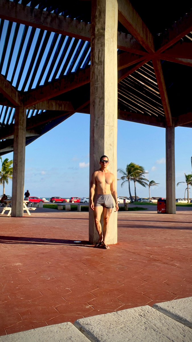 albertodeleonnn's tweet image. Do you see me? 🤭🍆