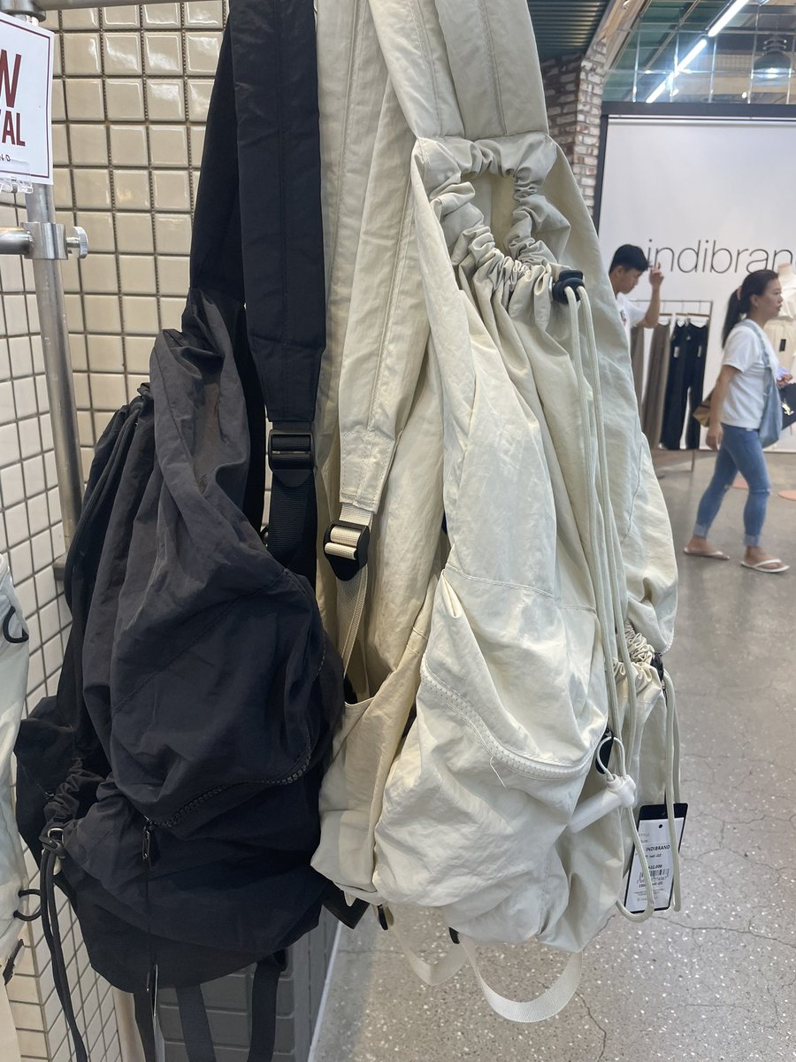 ♡̆̈ #varanสายเกา ♡̆̈ 

✎ ̼ รับหิ้ว กระเป๋า 22,000₩ 

𖠌 เรท : 0.032
⊹ อัพเดต 1:1
⊹ ไม่มีขั้นต่ำ / ไม่มีค่าบริการ

✈️ขีดละ 55฿ 
⊹ ส่งชิปลูกค้าก็ได้เช่นกัน

#รับหิ้วเกาหลี #รับโอนเงินวอน