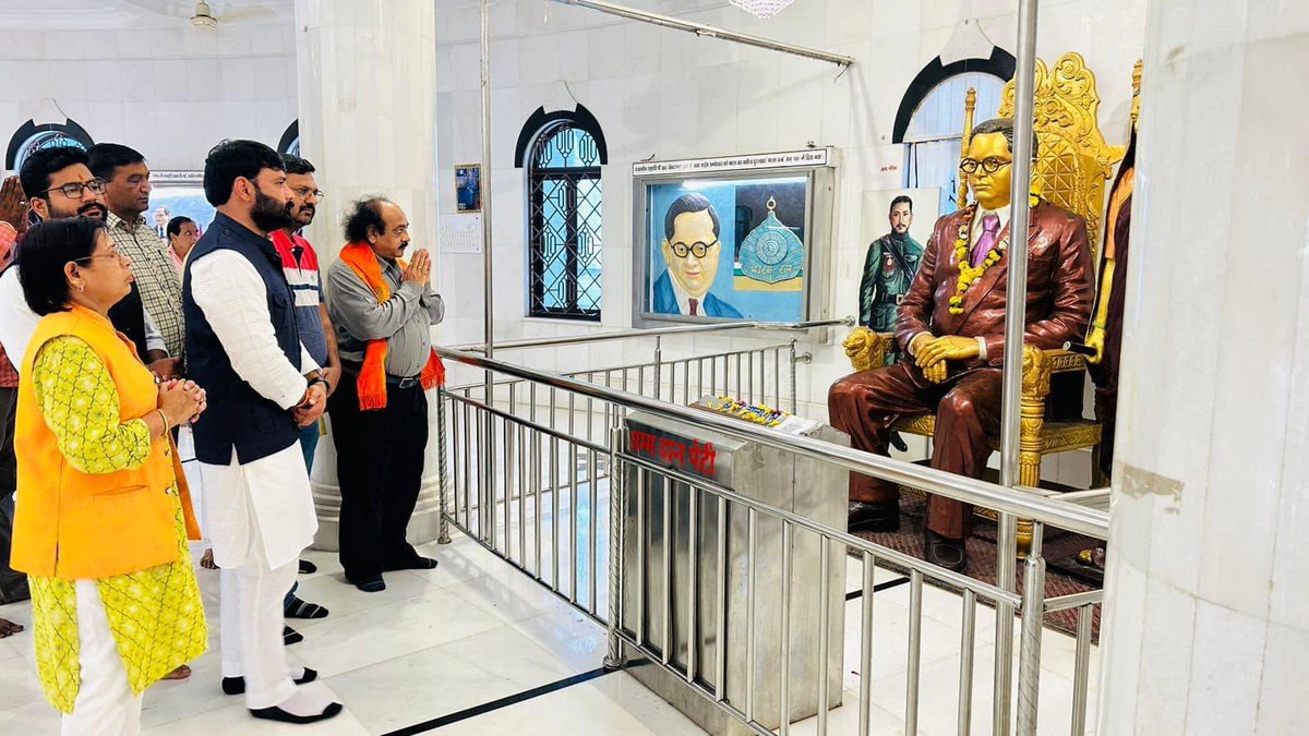 manojsthakur's tweet photo. आज महू विधानसभा में गुजरात प्रदेश की नाडियाड विधानसभा से विधायक श्री पंकज कुमार जी देसाई का स्वागत किया एवं बाबासाहेब अंबेडकर जी की मूर्ति पर माल्यार्पण किया ॥

@Pankajbhaidesai @BJP4MP https://t.co/3Mj5VJuN7U