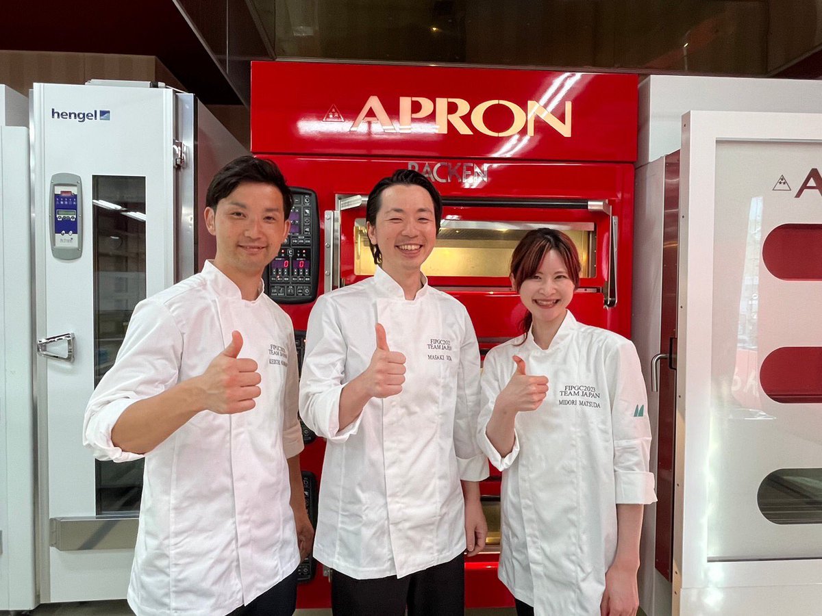 DRESS_NIIGATA's tweet photo. この度、当店のオーナーシェフ三田が日本代表チームの一員と���て、2023年10月にイタリアミラノで行われる『FIPGC』という洋菓子の世界大会に出場致します！

練習の様子など、少しずつ公開してまいります📷✨

皆様の応援よろしくお願いいたします！
#FIPGC2023 https://t.co/JTQCYFD8wu