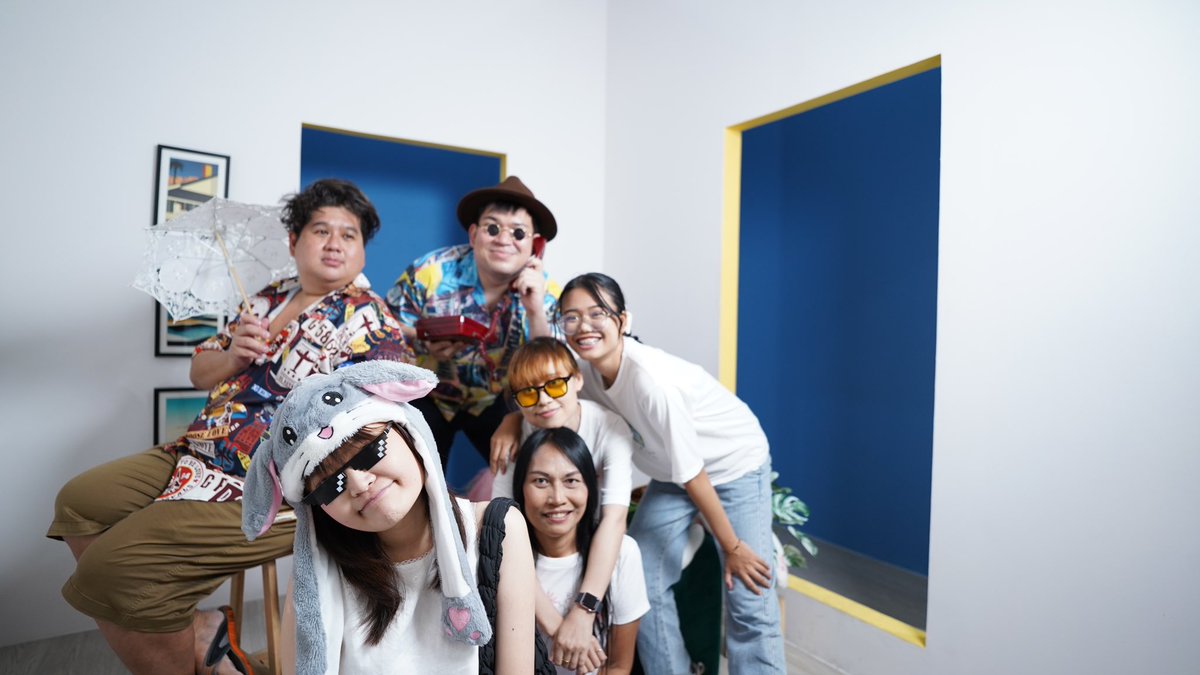 PChomyen's tweet photo. รูปครอบครัว แบบ original ฉลองอายุครบ 30 ปีบริบูรณ์ ณ ร้าน snap a around ในโครงการ Our space 300บาท/10 รูป 

วันนี้รับบทเป็นเจ้าพ่อเซี่ยงไฮ้ 🤭 
@LimRatima @sanmoon948 @Baby_XD4 @joom_vava @crazycyclops5 
20.08.2023 
Happy birthday 30 years old https://t.co/NmjxrVcdjS