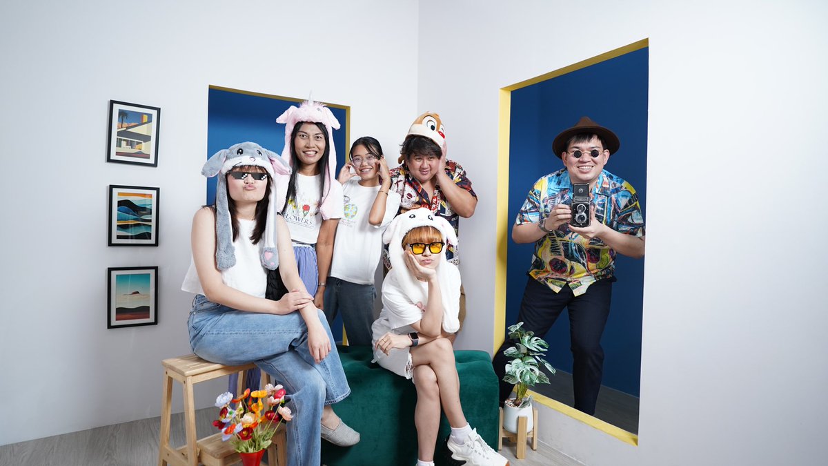 PChomyen's tweet photo. รูปครอบครัว แบบ original ฉลองอายุครบ 30 ปีบริบูรณ์ ณ ร้าน snap a around ในโครงการ Our space 300บาท/10 รูป 

วันนี้รับบทเป็นเจ้าพ่อเซี่ยงไฮ้ 🤭 
@LimRatima @sanmoon948 @Baby_XD4 @joom_vava @crazycyclops5 
20.08.2023 
Happy birthday 30 years old https://t.co/NmjxrVcdjS