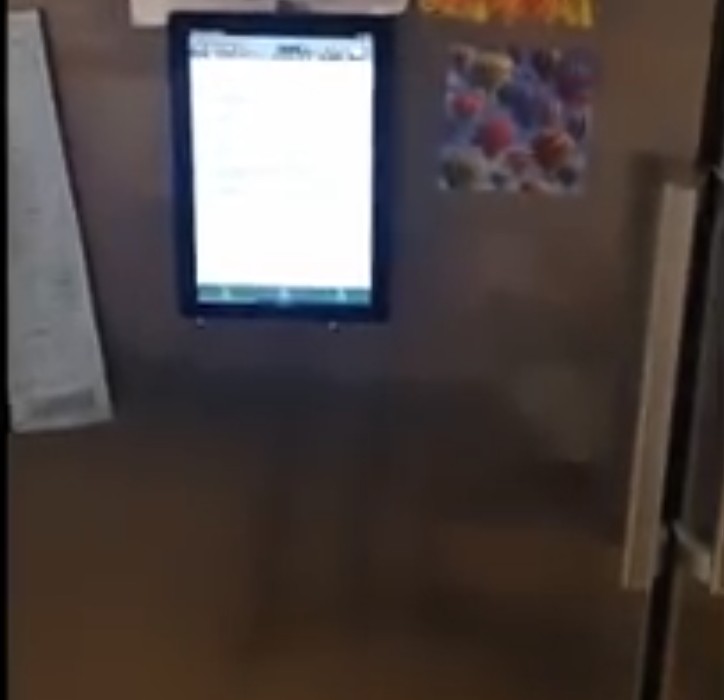 <a href="/THuhtamki/">Timo Huhtamäki</a> Ylijäämäkännykän avulla voi myös "upcycleta" diginettijääkaapin ja kodin ruokaprosessit, jos kiinnittää sellaisen jääkaapin oveen ja ylläpitää sillä ostos- ja kotoa löytyvien ruokatarvikkeiden listaa ja vanhenemismuikkareita Google/Outlook -kalenterissa tai jaetussa dokumentissa.