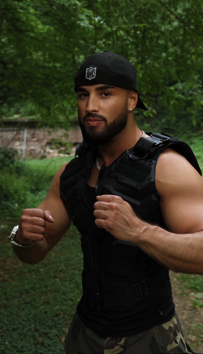 The man with the iron fist😜💪🏻
Onlyfans.com/lipo_six