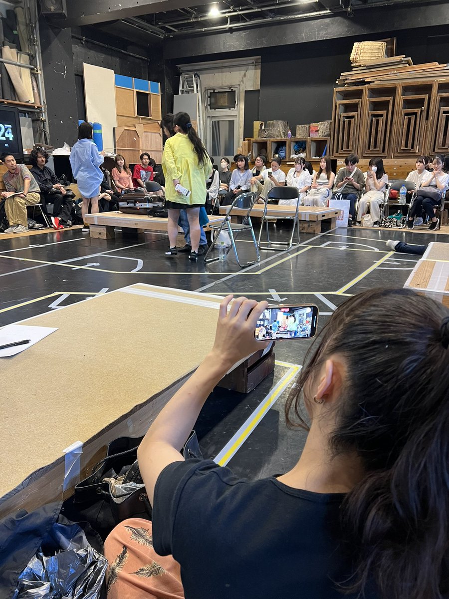 #100人ホテル演劇

稽古もいよいよ大詰め！！
同じチームや、Wキャストの仲間同士で協力しあって毎日稽古を頑張っています💪

100人のキャストの集大成を
刮目せよ👁️👁️‼️‼️

予約はコチラ💁‍♀️🔽🔽
taiyo-magic.com/next_stage/%e5…