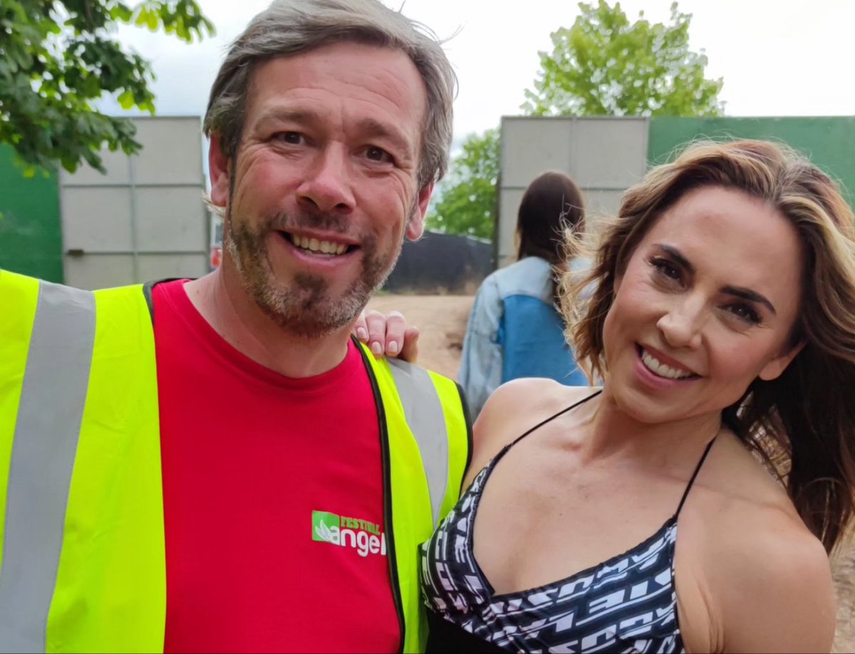paulblakey's tweet photo. @RadioAndrewE @FestivalAngels @BBCLeeds The selfies proof @RadioAndrewE 😂😂 https://t.co/tZ0w5ogkOw