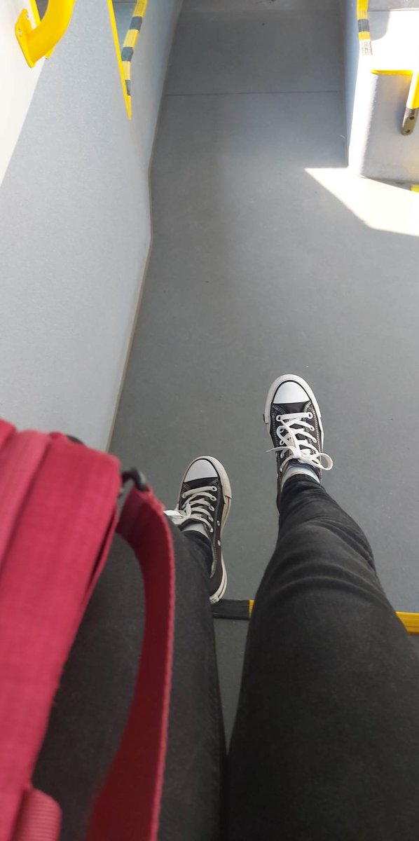 FeetNasti's tweet photo. Patrzcie i zachwycajcie się. 
#Converse #feet #girlpower https://t.co/wr3J9jeZqX