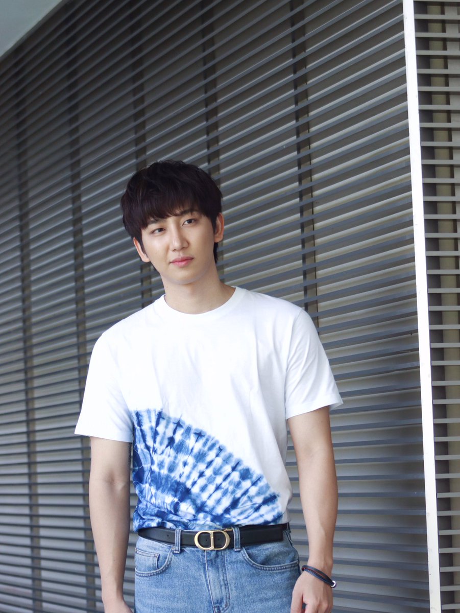 THOY_29's tweet photo. ขอเท่ๆซักนิด

#MeetandGreetWithIdol    
#Youngเป็นไทย 
#titlekrt #กลจของตต https://t.co/W3vvuVIgXE