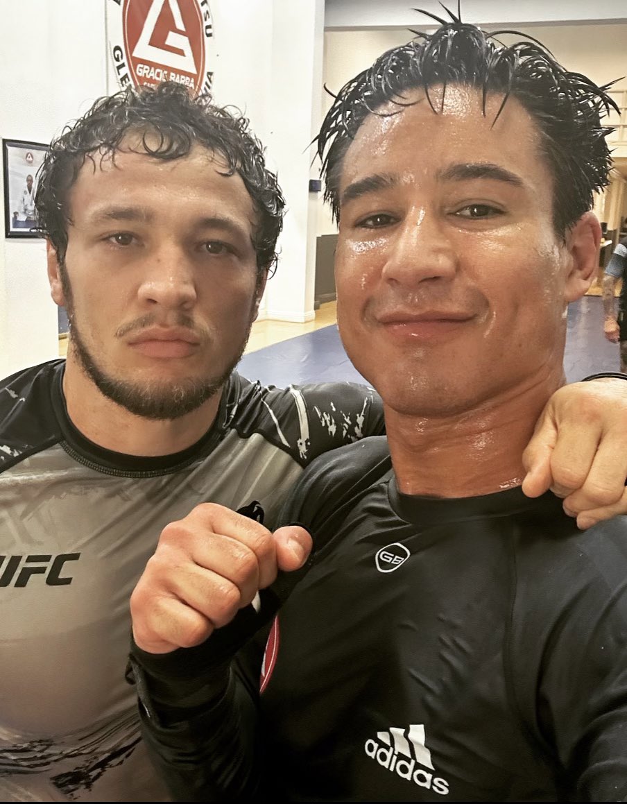melsik_the_gun's tweet photo. Jiujitsu with my brother  @mariolopezviva https://t.co/4NjMCggJox