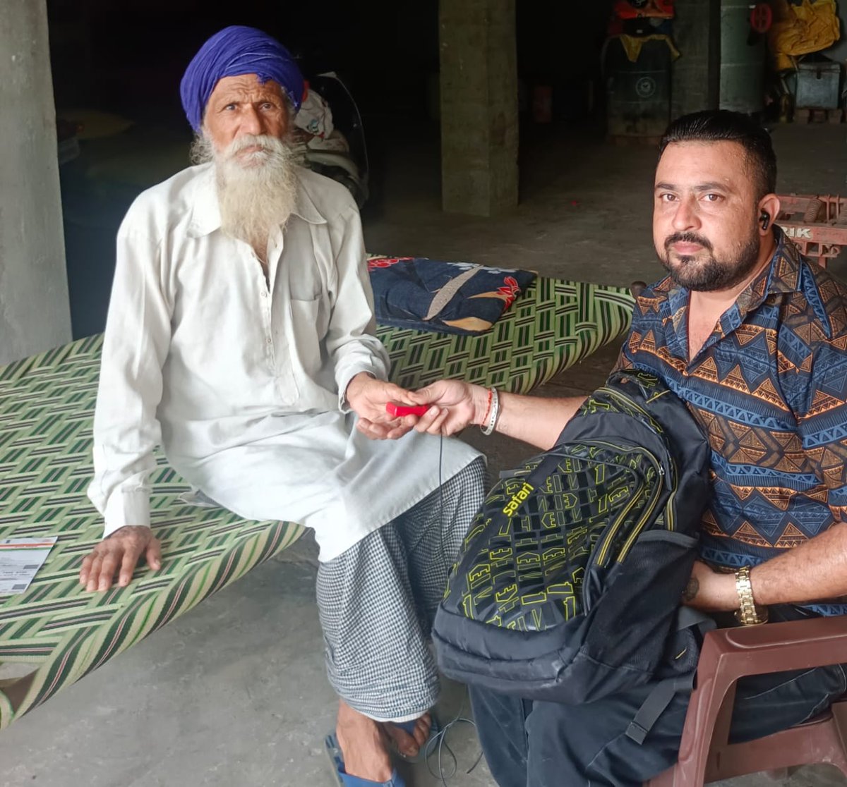 vinay_sharma6's tweet photo. Door to door pension distribution by CSC VLE Gurpreet Singh
 Gurdaspur  (Punjab)
#DigiPay #Financialinclusion #DigitalTransformation #Digitalindia #miety @Krisiirm @CSCegov_ @sarvdeep81 @cscpunjab29 https://t.co/7FSasp0cMi