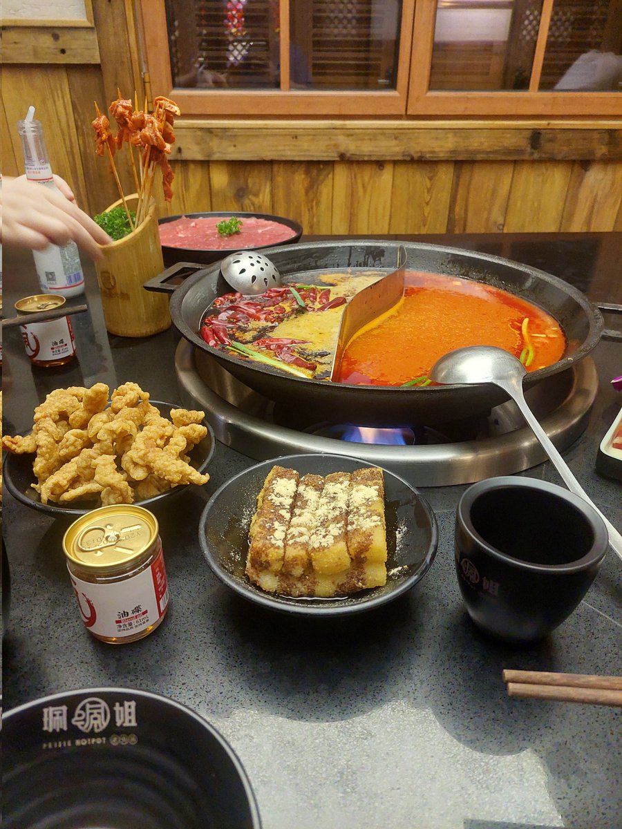 RonanMullin1's tweet photo. The last supper 🌶 在中国 🇨🇳 😢 #shanghai #sichuan #火锅 https://t.co/gfCXBKEzY6