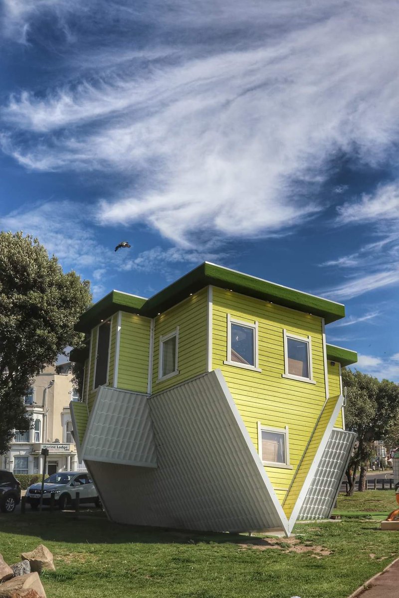 Good Morning. Would very much like to see inside this place. 🙃
The Upside Down House at Clacton on Sea by Tony Lopez.
#theupsidedownhouse #clactononsea