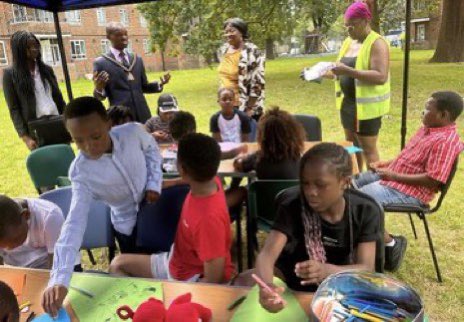 @SouthwarkMayor had the pleasure of joining the Kingswood Estate Holiday Scheme in #Dulwich. Thank you to Lara Daniel & her team who are making a difference to the lives of #Southwark’s young people. #EmpoweringYoungPeople