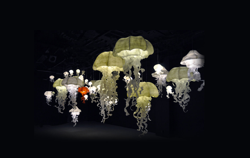 AntonioBlancoTW's tweet photo. Estas medusas de papel de Géraldine González... https://t.co/6u8usS4jAs