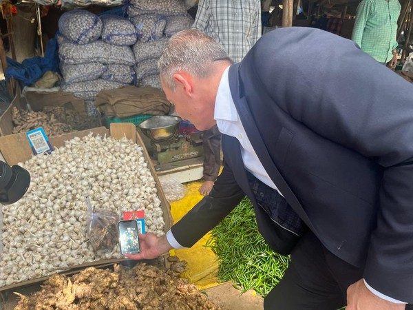 ani_digital's tweet photo. German minister "fascinated" after first-hand experience of India’s UPI payment model

Read @ANI Story | https://t.co/Nn6k01G1aH
#VolkerWissing #Germany #India #UPI https://t.co/WLGCGYJRRp