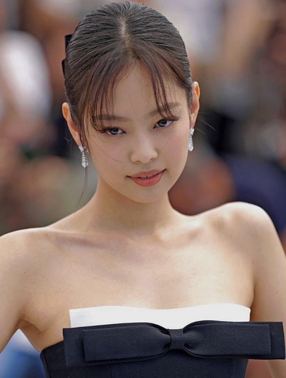 BuzzingPop's tweet photo. 13 years ago today, Jennie Kim joined YG Entertainment as a trainee.

Since then, she took the world by storm with her group #BLACKPINK &amp; as a soloist. She also made her acting debut this year, becoming the first Korean idol to star in an American drama series. #13YearsWithJennie https://t.co/odJfRhBcFS
