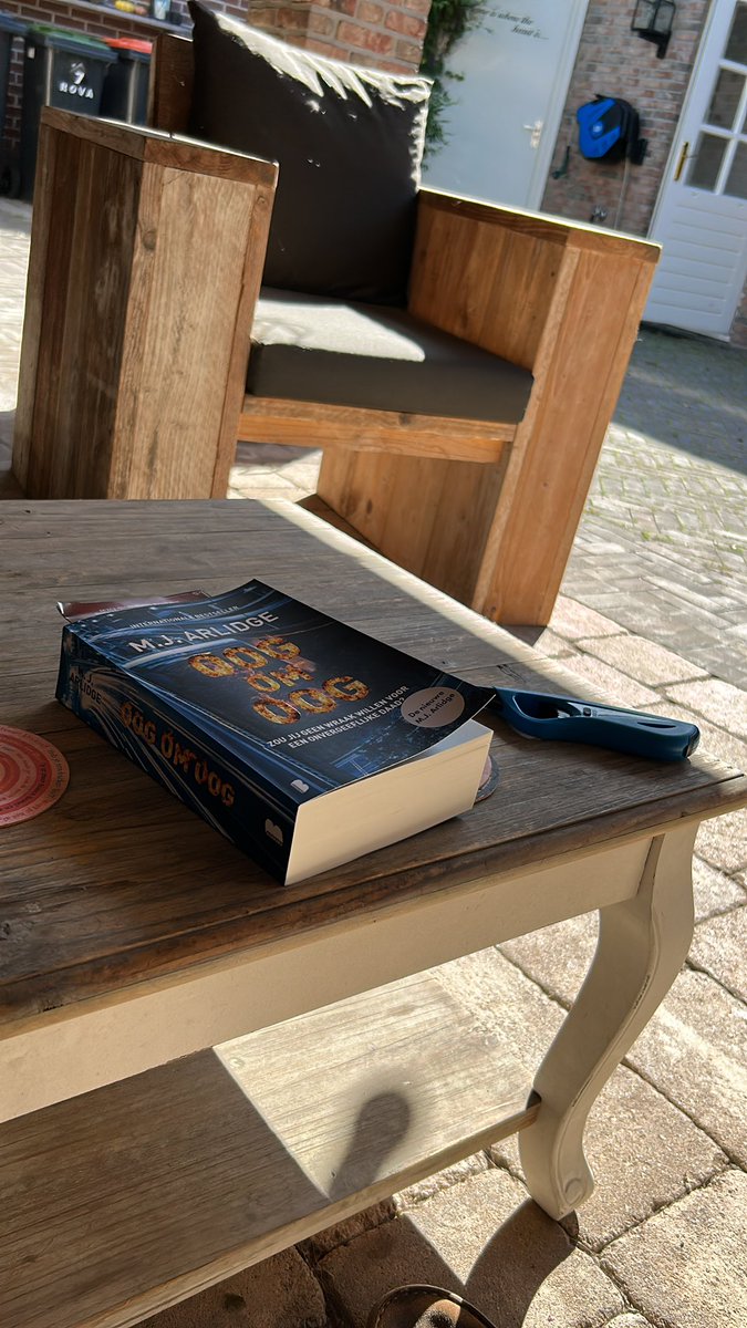 Goedemorgen deze morgen 😊 vandaag een rustige zondag, een boek onder de overkapping en genieten☀️🍀straks wel even finale dames kijken😊 fijne dag allemaal 😊🍀☕️☀️