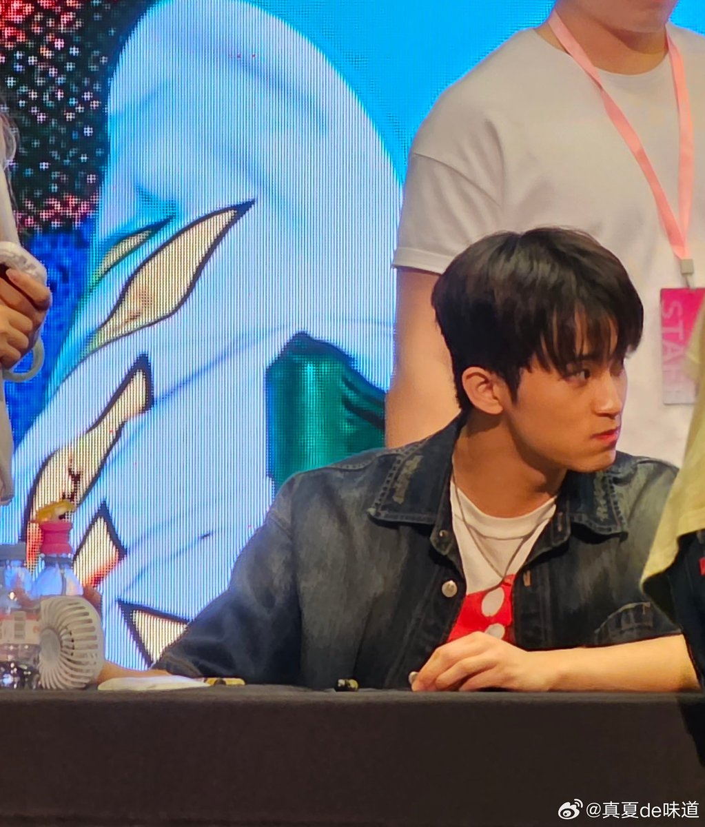 LMKFEED's tweet photo. you’ve worked hard today mark! https://t.co/NiS0KgGoMG