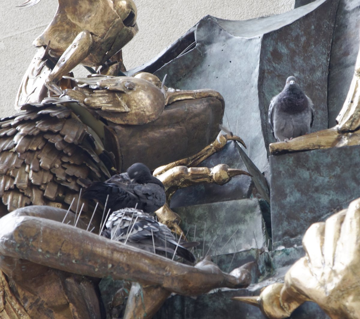 Le Défenseur du Temps dans le Quartier de l'Horloge, magnifiquement restauré par @LafAnticipation, à nouveau à l'abandon ? <a href="/LeParisien_75/">Le Parisien | Paris</a> <a href="/GladstoneNYC/">Gladstone Gallery</a> <a href="/PretreFils/">PRÊTRE & Fils</a> <a href="/ArielWeilT/">Ariel Weil</a> @centrepompidou 
quartierhorloge.fr/Le-Defenseur-d…