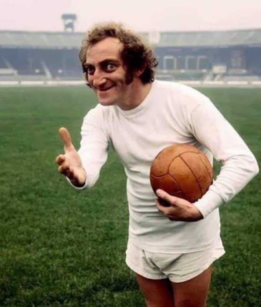 ROPoem (@r0poem) on Twitter photo Only real ballers will recognise this silky midfielder Only real ballers will recognise this silky midfielder