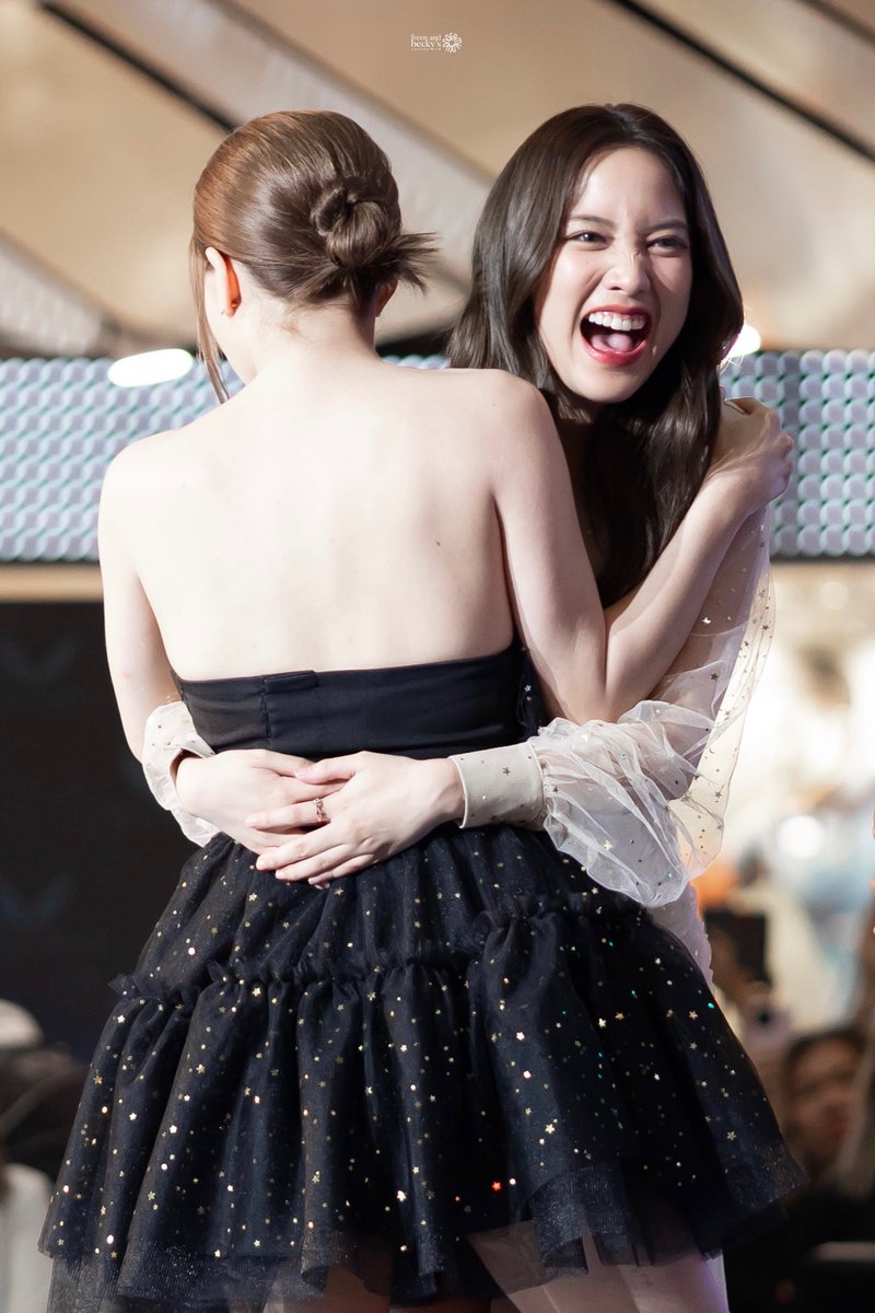 จะล้มแน้วๆ ~ 

#srchafreen
#beckysangels
#Uranus2324xFreenBecky