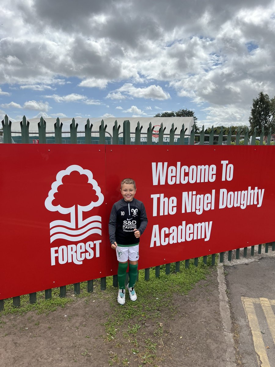 BuddySanders6's tweet photo. Early start for the SYL Blacks with a trip to @NFFCAcademy today boys played really well and had a great experience there 🔴⚪️⚽️ https://t.co/PZILZCgyfI