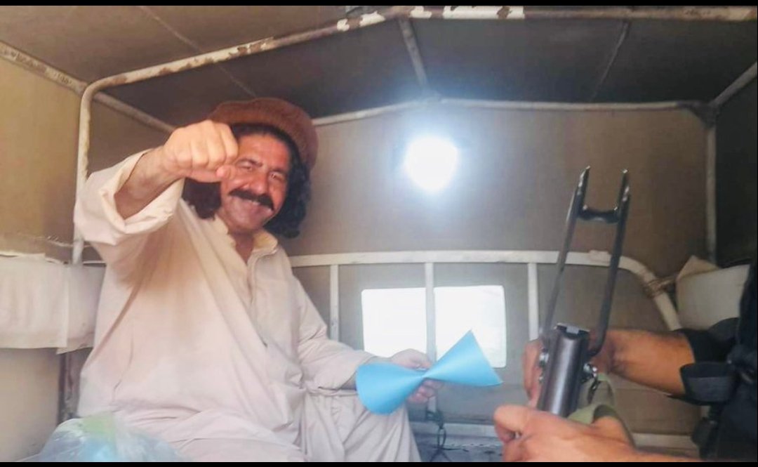 Salman__Dawar's tweet photo. ایڈووکیٹ ایمان مزاری، علی وزیر اور پی ٹی ایم کے دیگر کارکنوں کی گرفتاری ظالم قوتوں کی بزدلانہ کارروائی ہے۔  من مانی گرفتاریاں اور سیاسی سرگرمی پر کریک ڈاؤن پرامن جدوجہد کی آوازوں کو خاموش نہیں کر سکے گا۔
 #ImaanMazari کو رہا کریں۔
#ReleaseAliWazir #ReleasePTMActivists https://t.co/mMeC1EyyGd
