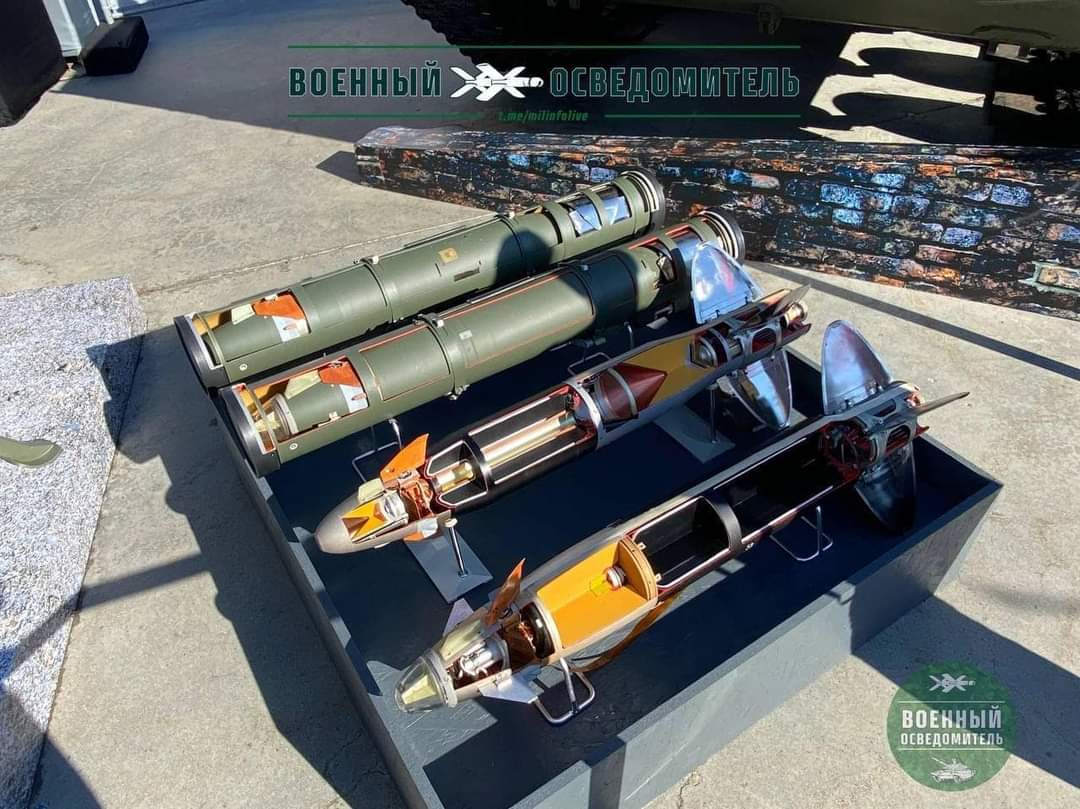 TRUFAULT's tweet photo. Dentro del marco de Foro #Army2023, se ha presentado un nuevo modelo de sistema lanzador de #misiles anti-carro.
Se trata de los #KornetD1, capaz de atacar, hasta a dos vehículos blindados enemigos, de forma sumultánea.
Se integran en vehículos como el #TigrM o #BMD4M.
🇷🇺
#Armor https://t.co/txuvDY7KcC