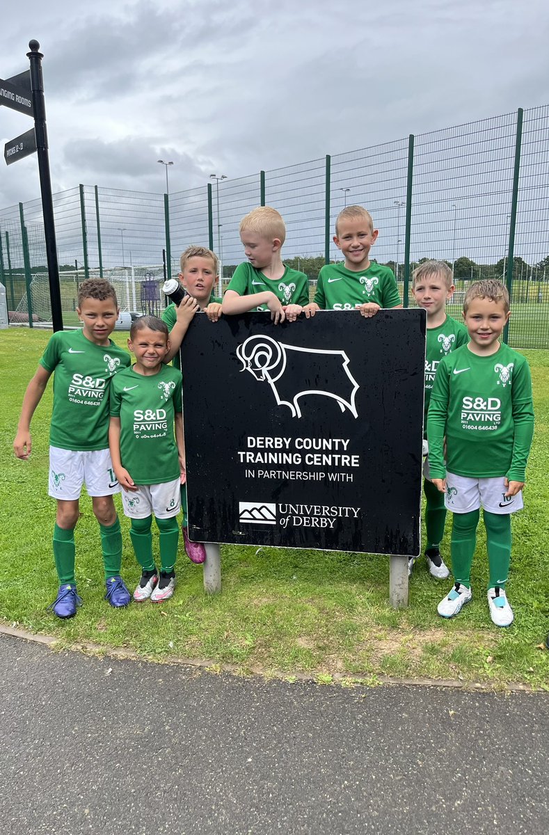 BuddySanders6's tweet photo. Second trip of the day at @dcfcacademy  another great experience for the boys who were brilliant worked hard played really well after already playing a few hours before!

Two goals for me and a win was the perfect finish to the day for me ⚫️⚪️⚽️ https://t.co/F1QJVK5Y7H