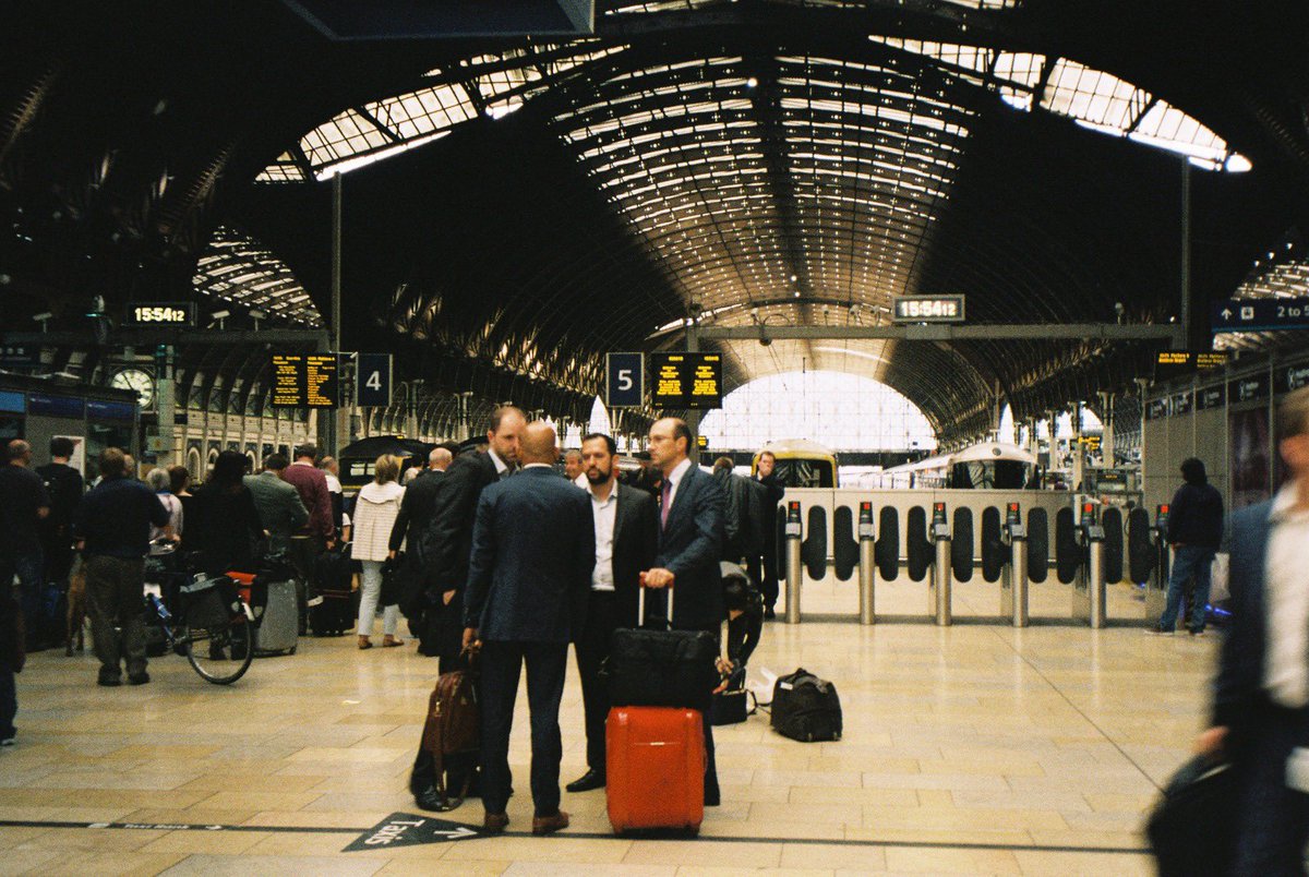 yunroo_'s tweet photo. I’ve made up my mind to make time for my hobbies this year so this is me, spending time (hopefully every weekend) organising and rekindling my love for film photography😊

London, Summer 2014
Fuji Superia 200 
London Underground https://t.co/UvV3D54GOX