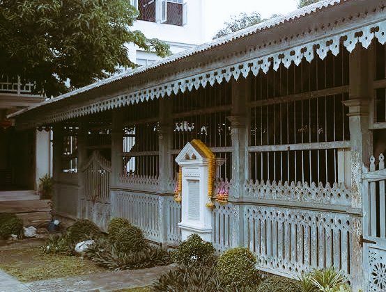 วันนี้มีเรื่องเล่าจากในรั้วในวังมาเล่าสู่กันฟัง เรื่องสระน้ำผีสิง หรืออีกชื่อนึงคือ "สระน้ำพระองค์อรไทย" ทรงเป็นพระราชธิดาของเจ้าจอมมารดาบัวกับพระจุลจอมเกล้า สิ้นพระชนม์สมัยรัชกาลที่ 5 ลือกันว่าท่านทำการวัติธิพิฆาต(ฆ่าตัวตาย)​ เดี๋ยวจะมาเล่าเอาไว้ในเธรด ถ้าสนใจกดรีไว้ได้เลย