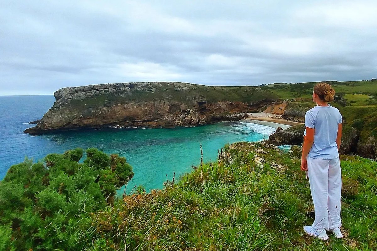 Ruta por los acantilados de San Vicente de la Barquera. 
Maravillas de la #naturaleza en #CANTABRIA
 #diamundialdelafotografia 
#BuenDomingo 
#Familia