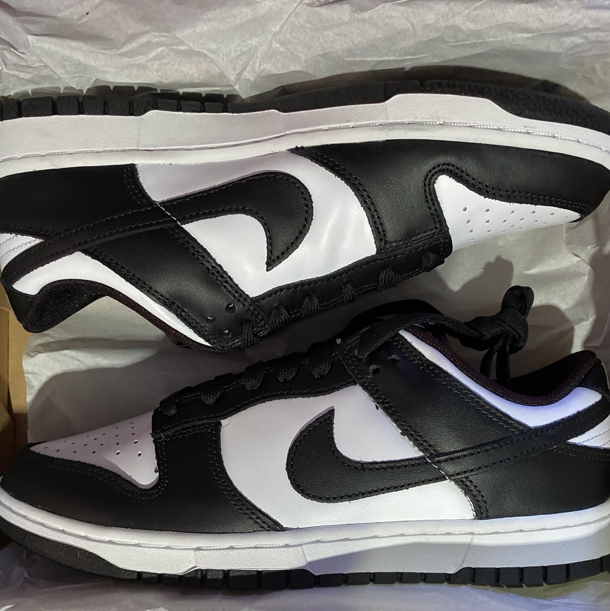 jeetx7's tweet image. Selling Nike Dunk Low Pandas (UK 8.5) for a steal. Brand new DS. Available in Kolkata 🇮🇳 **only across India 
#PandaDunks #Nike