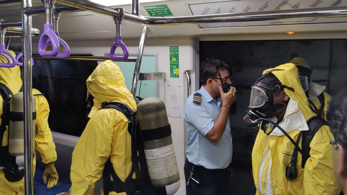metrorailwaykol's tweet photo. A #PassengerEvacuationMockDrill was conducted by #NDRF personnel in between #Phoolbagan & #Sealdah stations on 19.08.23 night. #Metromen were trained by NDRF team on how to take prompt necessary action to #rescue passengers in case of a train accident inside #Metro tunnels. https://t.co/CBeqJgl5DM
