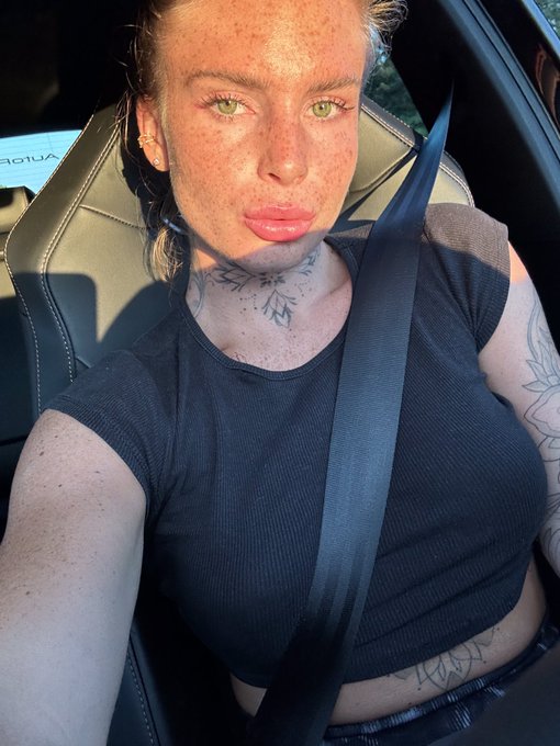 Sun lover❤️ https://t.co/9CPcB7FMsV