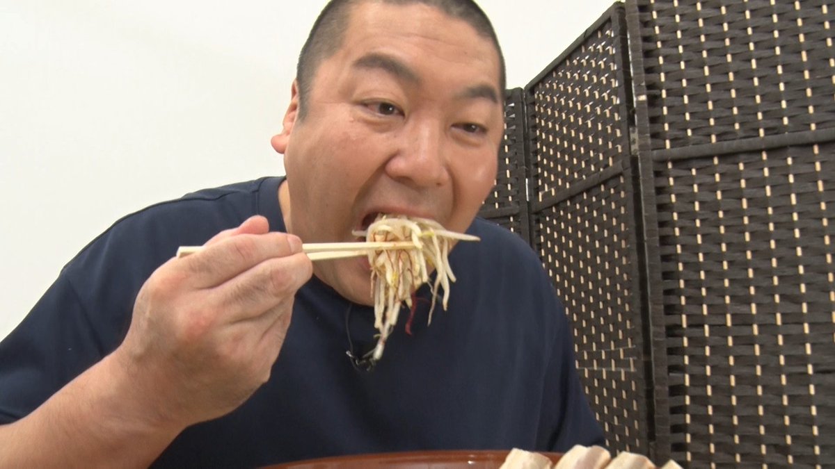 ariyoshiseminar's tweet photo. 🍽️チャレンジグルメ🍽️
大食いアスリート軍団が
超爆盛り！豚キム油そば に挑む💪

🤾ギャル曽根を師と仰ぐ
現役ハンドボーラー #清水裕翔

⚽️引退後３０キロ増！
元ヴェルディ 大食いGK #高木義成

👔黙々と食べ進める #ストレッチーズ 福島

📣 #有吉ゼミ 明日２１日よる７時！ https://t.co/gCwPmF59KK
