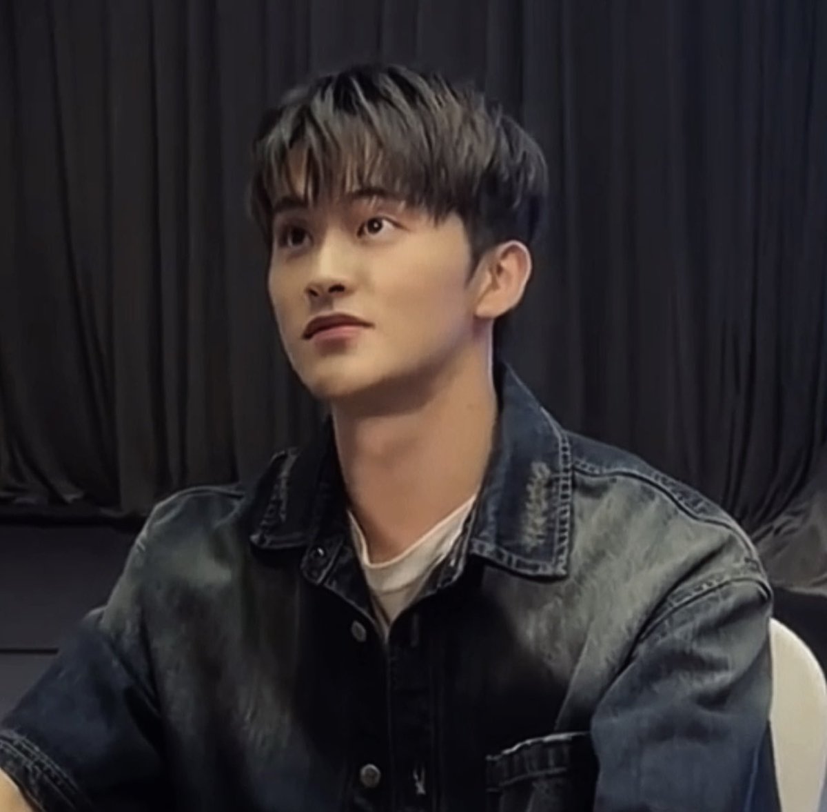 Ieemarkees's tweet image. mark during fansign