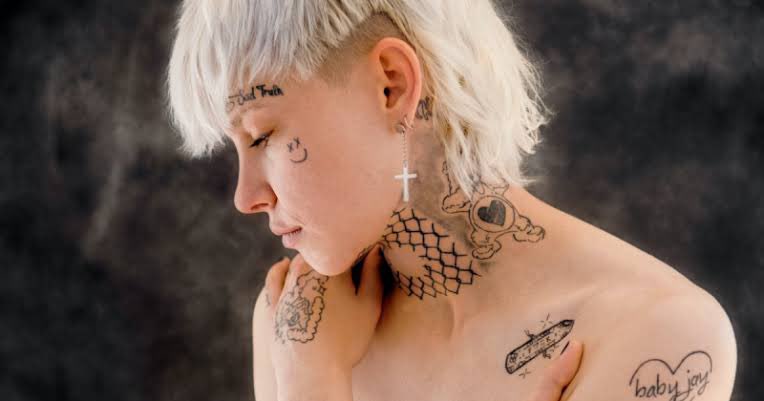 Rus in vrede mooiste moeilikheidmaker. Ek treasure ons gesprekke vir altyd. Too soon baby. Sterkte en liefde aan haar naastes. Seks in afrikaans is dood. Thanks for your art and your heart.