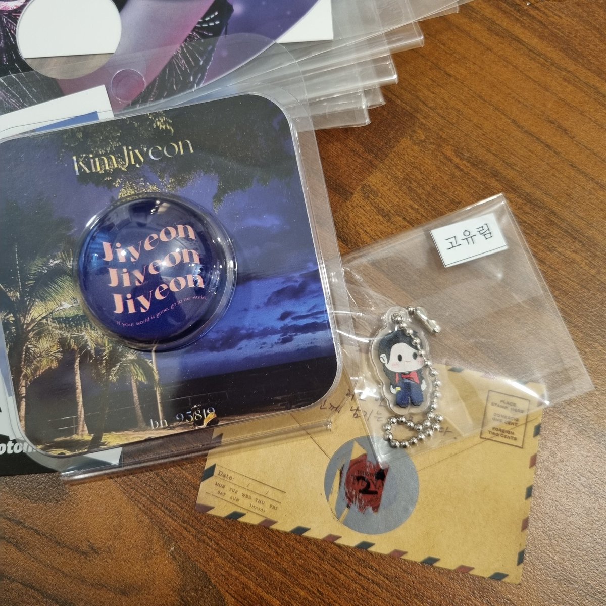 오랜만에 간 생카인데 너무 행복했어요❤️
특전도 여러개 주시고 앨범도 주시고ㅠ 너무 감사합니다! 그리고 럭드할때 똥손 구원해주신것도 감사해요ㅎ🫶 재밌게 놀다왔어요~~
#뽀야는_28년째_검거_지연중
#Its_Bona_Time