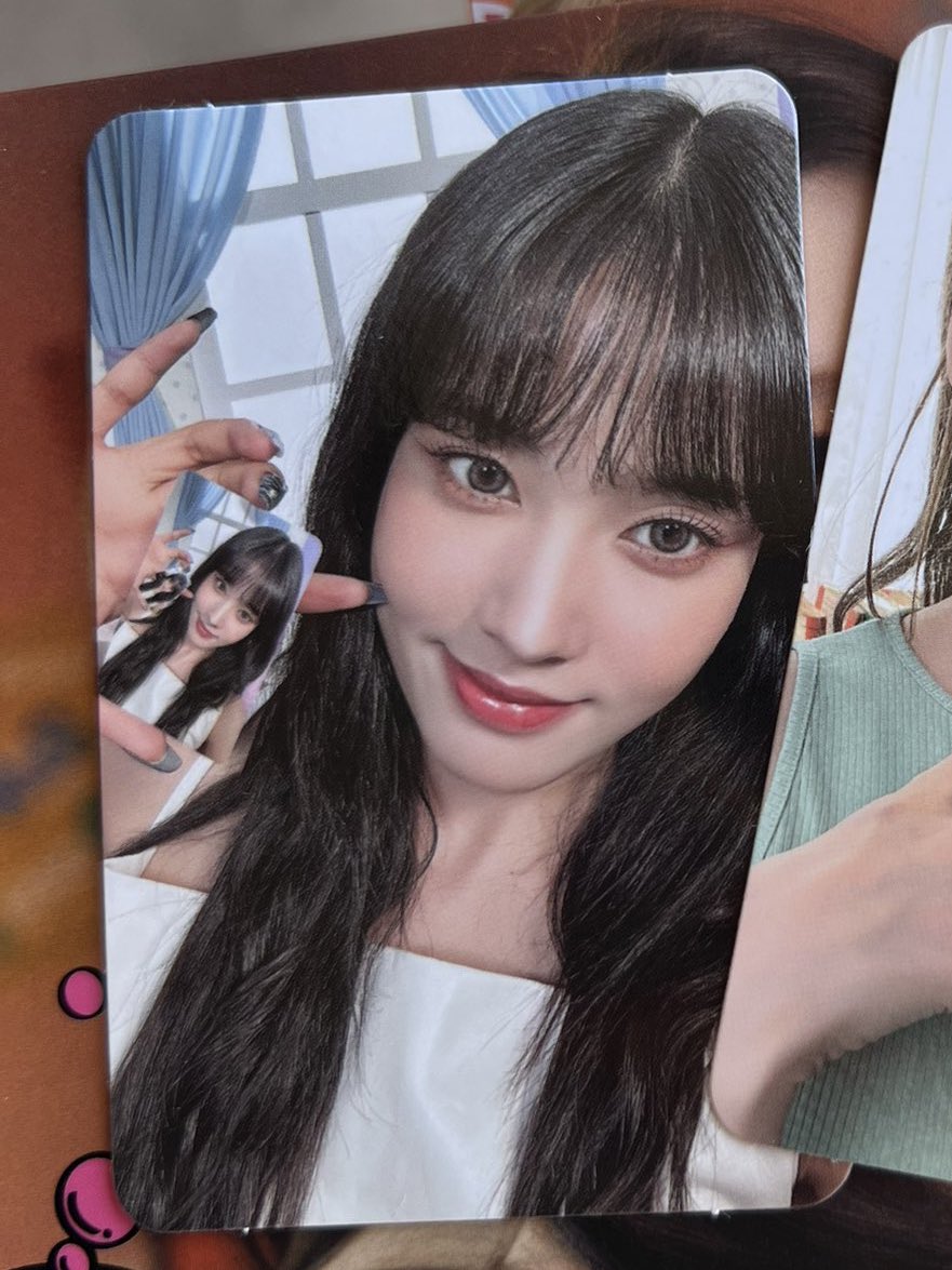 tyooning's tweet photo. she broke the photocard continuum https://t.co/LmjzFzWzAk