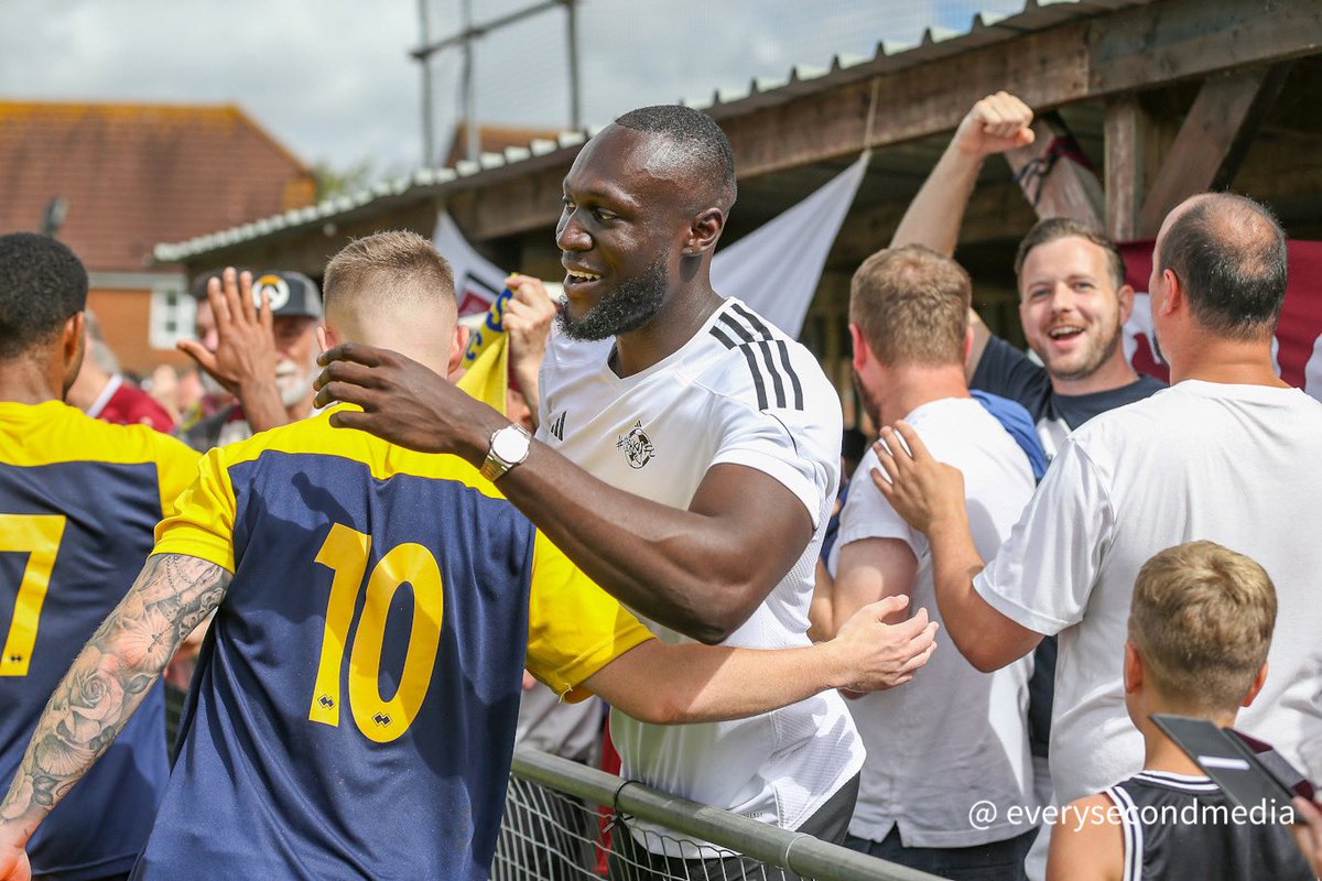 #STORMZY celebrates with @AFCCroydonAth players after victory against @HorleyTownFC @EmiratesFACup #afccroydonathletic