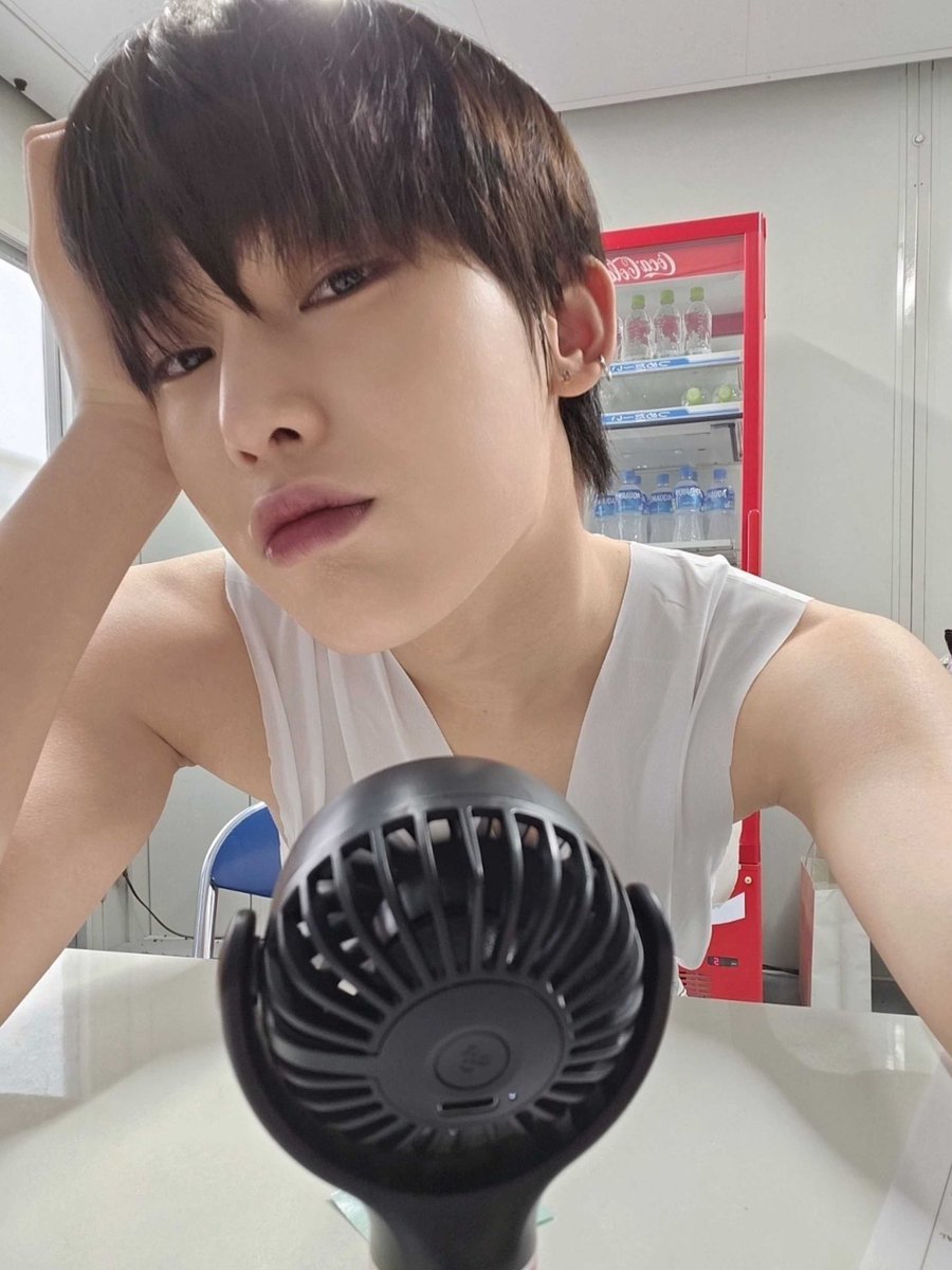 OfficialSNPH's tweet photo. [230819 | #SUNOO WEVERSE UPDATE]

🤍🤍🤍🤍🤍

#SUNOO #선우 #ENHYPEN_SUNOO #엔하이픈_선우 #ENHYPEN #엔하이픈 @ENHYPEN @ENHYPEN_members

(1/2) https://t.co/H2u7kGWgyg