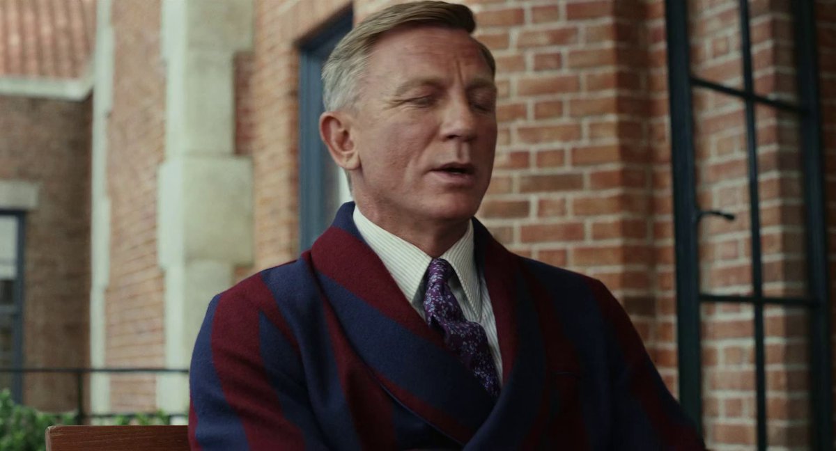 Glass Onion Minute tweet media