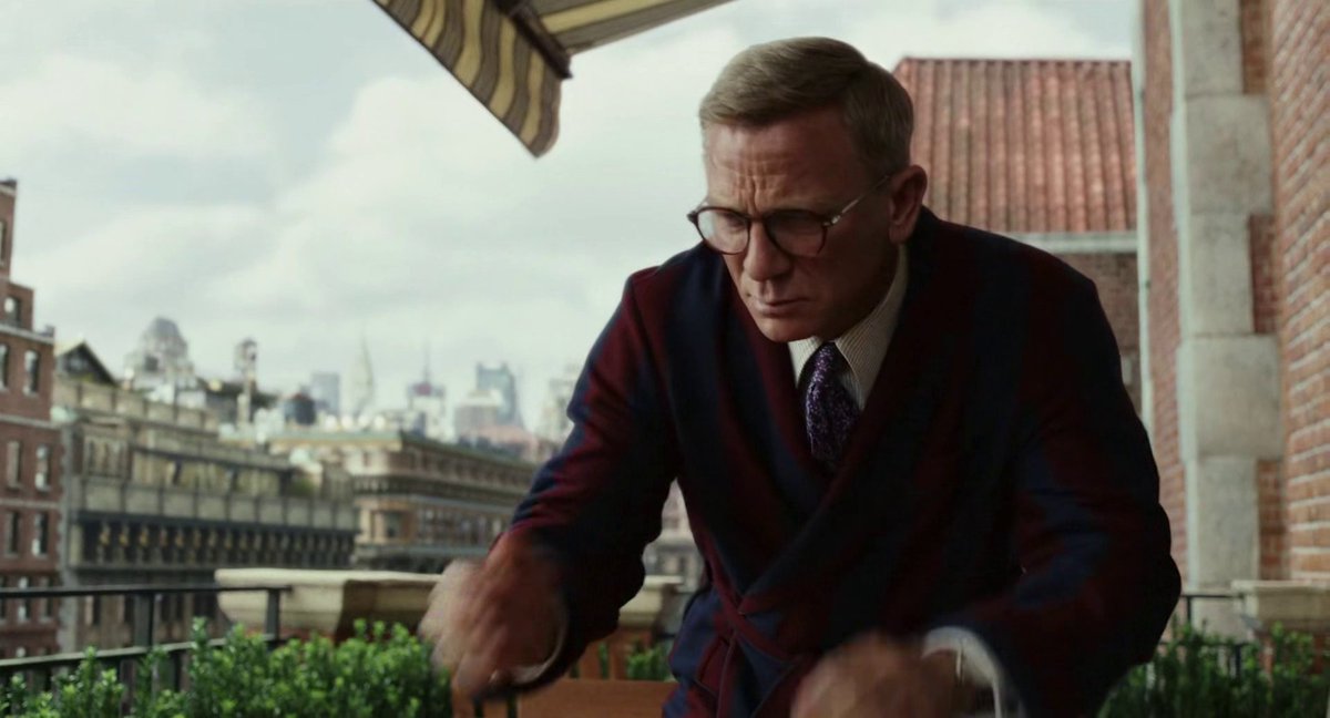 Glass Onion Minute tweet media