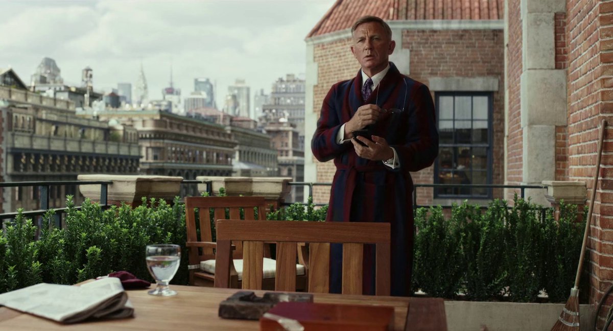 Glass Onion Minute tweet media